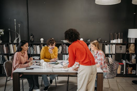 women entrepreneurs collaborating